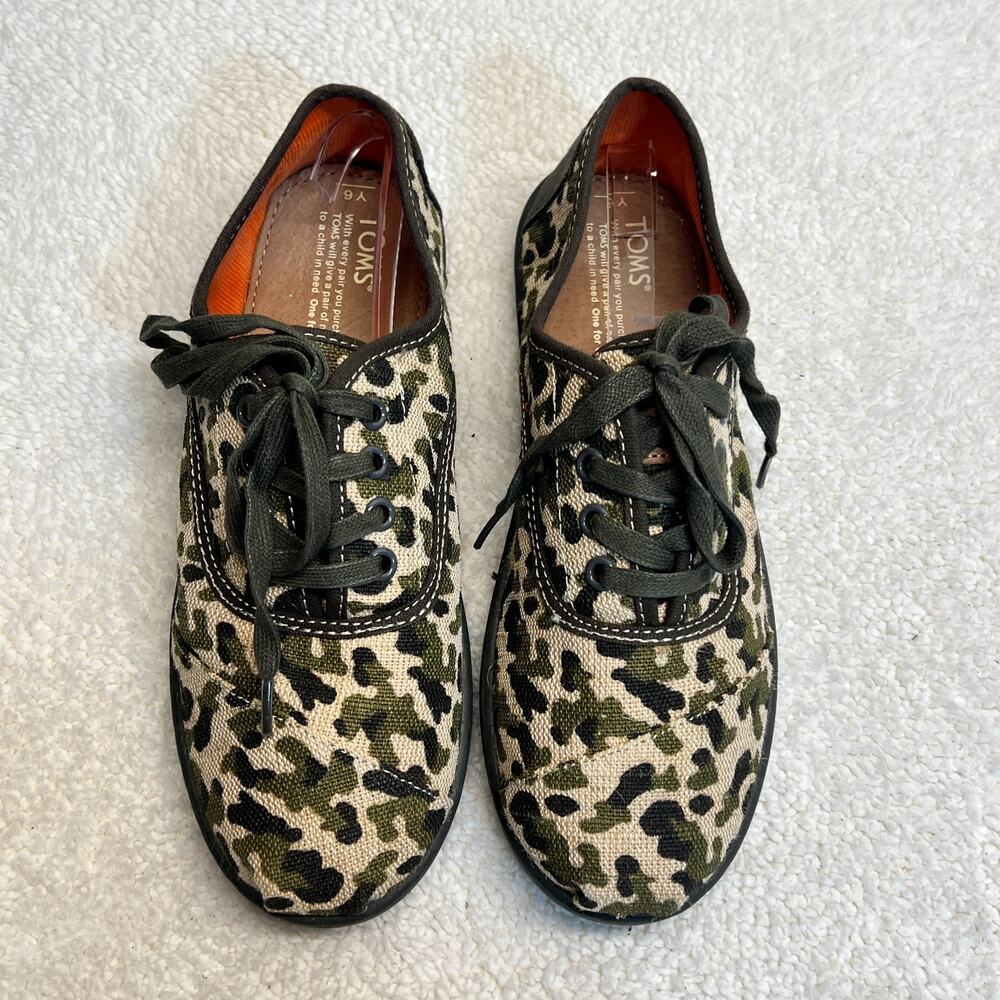 TOMS Youth Shoes Camo Print Slip On Lace Tie Size 6Y